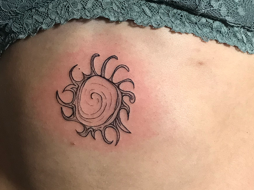 Billede af Emily's tatoveringer